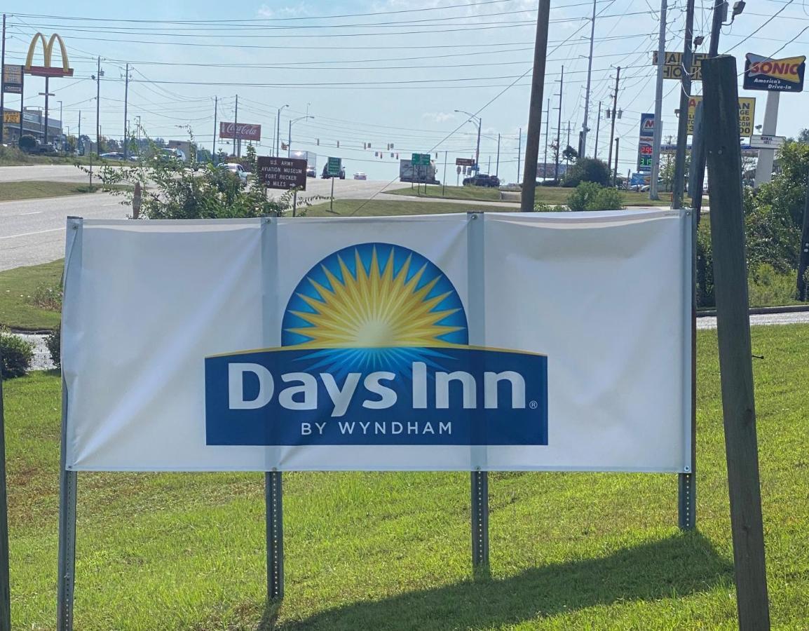 Days Inn By Wyndham Ozark Exterior photo