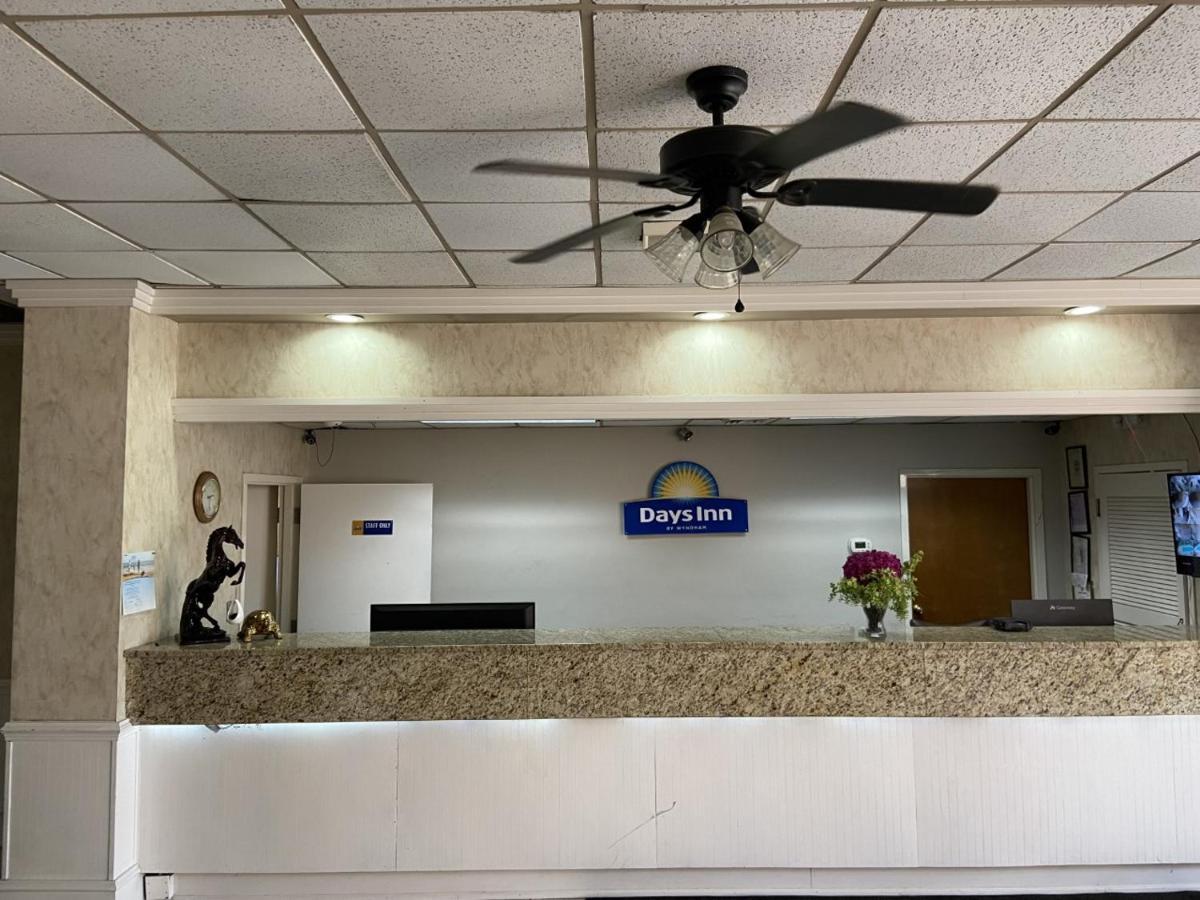 Days Inn By Wyndham Ozark Exterior photo