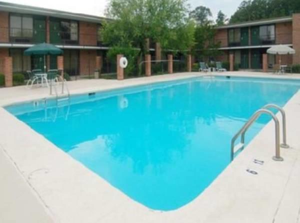 Days Inn By Wyndham Ozark Facilities photo